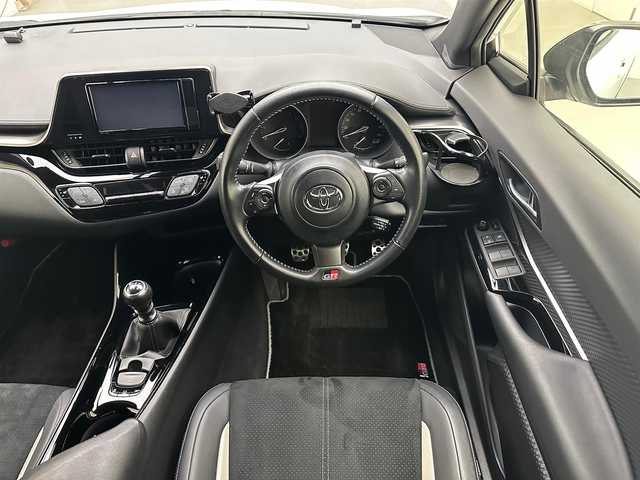 トヨタ Ｃ－ＨＲ S－T GRスポーツ 兵庫県 2021(令3)年 2.8万km ブラック/ホワイトパールクリスタルシャイン 2トーン 6速MT/純正SDナビ/(NSZT-W68T)/フルセグ CD DVD BT MSV/バックカメラ/ALPINEデジタルインナーミラー/ドラレコ内臓/レーダークルーズコントロール/プリクラッシュセーフティー/LDA/社外4本出しマフラー/GRフロントサイドスポイラー/GRサイドスカート/GRリアスポイラー/GRキャリパー/BBS19インチアルミホイール/LEDヘッドライト/LEDフォグライト/オートライト/オートハイビーム/ハーフレザーシート/シートヒーター/ビルトインETC2.0/スマートキー