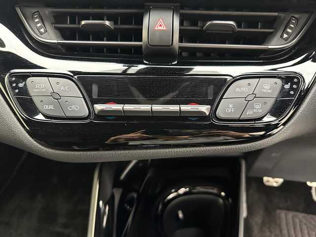 トヨタ Ｃ－ＨＲ S－T GRスポーツ 兵庫県 2021(令3)年 2.8万km ブラック/ホワイトパールクリスタルシャイン 2トーン 6速MT/純正SDナビ/(NSZT-W68T)/フルセグ CD DVD BT MSV/バックカメラ/ALPINEデジタルインナーミラー/ドラレコ内臓/レーダークルーズコントロール/プリクラッシュセーフティー/LDA/社外4本出しマフラー/GRフロントサイドスポイラー/GRサイドスカート/GRリアスポイラー/GRキャリパー/BBS19インチアルミホイール/LEDヘッドライト/LEDフォグライト/オートライト/オートハイビーム/ハーフレザーシート/シートヒーター/ビルトインETC2.0/スマートキー