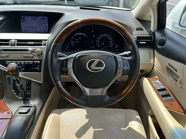 レクサス ＲＸ 450h バージョンL エアサス 静岡県 2013(平25)年 6.5万km ホワイトパールクリスタルシャイン ユーザー買取車両/純正MOPナビ/　【CD/DVD/BT/地デジフルセグTV】/3眼LEDヘッドライト/純正19インチAW/社外テールランプ（純正テールランプ積込）/エアーサスペンション/ベージュレザーシート/シートヒーター/ベンチレーション/ステアリングヒーター/バックカメラ/ウッドコンビステアリング/パワーバックドア/パワーシート/ビルトインETC2.0/新車時保証書/取扱説明書