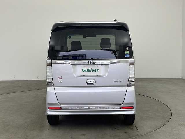 ホンダ Ｎ ＢＯＸ カスタム G Lパッケージ 兵庫県 2012(平24)年 6.2万km アラバスターシルバーメタリック ・スライドドア・イージークローザー（リア両側）/・パワースライドドア（リア左側）/・フルオートエアコン/・アレルフリー高性能脱臭フィルター/・14インチアルミホイール/・運転席用i-SRSエアバッグシステム〈連続容量変化タイプ〉＆助手席用SRSエアバッグシステム/・VSA（ABS＋TCS＋横すべり抑制）/・EBD（電子制御制動力配分システム）付ABS/・プロジェクタータイプ ディスチャージヘッドライト〈HID〉/・ヒルスタートアシスト機能/・アイドリングストップシステム/・ECONモード/・Hondaスマートキーシステム（アンサーバック/ウエルカムランプ機能付/Hondaスマートキー2個付） /・電動格納式リモコンカラードドアミラー/・親水/ヒーテッドドアミラー＋フロントドア撥水ガラス（4WD車）/・UVカット機能付ガラス（フロントウインドウ/フロントコーナー/フロントドア）/・高熱線吸収/UVカット機能付プライバシーガラス（リアドア/リアクォーター/テールゲート）/・クリアアウターレンズ・リアコンビネーションランプ（LEDストップランプ＆LEDテールランプ）/・フォグランプ