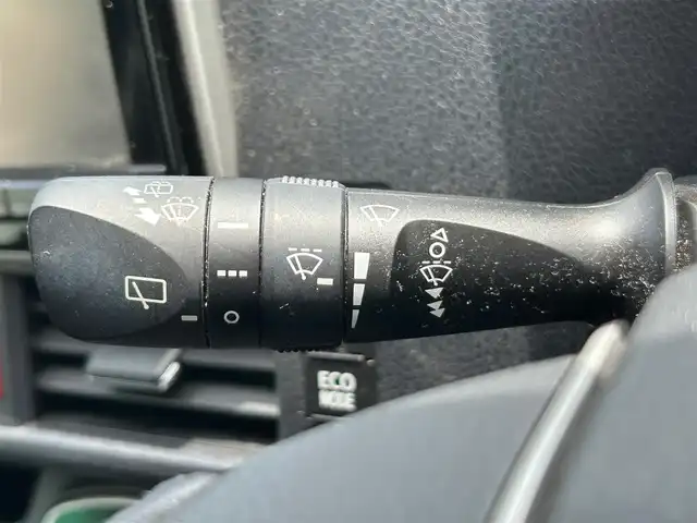 トヨタ ヴォクシー ZS 静岡県 2014(平26)年 4.8万km ブラッキッシュアゲハガラスフレーク エンジンスタートボタン/パワーステアリング/パワーウィンドウ/アイドリングストップ/スマートキー/ダブルオートエアコン/Bluetooth接続/11型後席用モニター/CDチェンジャー/ETC/バックカメラ/SDミュージックサーバー/フルセグTV/純正SDナビ/3列シート/ウォークスルー/純正フロアマット/両側パワースライドドア/純正アルミホイール/ABS/横滑り防止装置/オートライト/LEDヘッドライト/ダブルエアバック