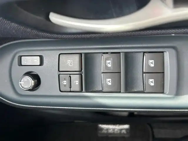 トヨタ ヴォクシー ZS 静岡県 2014(平26)年 4.8万km ブラッキッシュアゲハガラスフレーク エンジンスタートボタン/パワーステアリング/パワーウィンドウ/アイドリングストップ/スマートキー/ダブルオートエアコン/Bluetooth接続/11型後席用モニター/CDチェンジャー/ETC/バックカメラ/SDミュージックサーバー/フルセグTV/純正SDナビ/3列シート/ウォークスルー/純正フロアマット/両側パワースライドドア/純正アルミホイール/ABS/横滑り防止装置/オートライト/LEDヘッドライト/ダブルエアバック