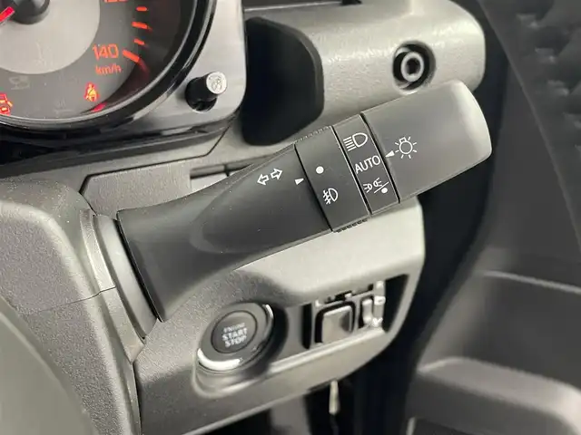 スズキ ジムニー XC 埼玉県 2025(令7)年 0.1万km未満 ブルーイッシュブラックパール3 ４WD/デュアルセンサーブレーキサポート/クルーズコントロール/横滑り防止装置/盗難防止装置/レーンキープアシスト/コーナーセンサー/LEDヘッドライト/オートライト/シートヒーター/純正16インチアルミホイール/スマートキー/プッシュスタート