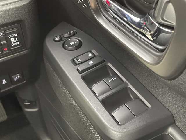 ホンダ Ｎ ＢＯＸ カスタム 千葉県 2025(令7)年 0.1万km未満 メテオロイドグレーメタリック ホンダセンシング/・衝突軽減ブレーキ/・先行車発進お知らせ機能/・歩行者事故低減ステアリング/・路外逸脱抑制機能/・標識認識機能/・渋滞追従機能付きアダクティブクルーズコントロール/・車線維持支援システム/・誤発進抑制機能/・近距離衝突軽減ブレーキ/・急アクセル抑制機能/・パーキングセンサーシステム/・オートマチックハイビーム/両側パワースライドドア/シートヒーター/電動パーキングブレーキ/オートブレーキホールド/LEDオートヘッドライト/純正アルミホイール/プッシュスタート/スマートキー/スペアキー1本