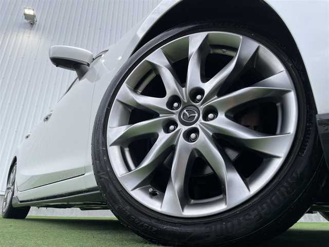 マツダ アクセラ スポーツ XD 香川県 2014(平26)年 8.4万km スノーフレイクホワイトパールマイカ 登録時走行距離：83797km/メーカー純正ナビ/　BT接続/バックカメラ/社外フロントカメラ/サンルーフ/TEIN車高調/柿本マフラー/エアロ/クルーズコントロール/ヘッドアップディスプレイ/リアビークルモニタリング/衝突被害軽減装置/レーンキープアシスト/横滑り防止装置/アイドリングストップ/ETC/レーダー探知機/MTモード付AT/革巻きステアリング/ステアリングスイッチ/パドルシフト/アルミペダル/ハーフレザーシート/シートヒーター/パワーシート/プッシュスタート/スマートキー/スペアキー