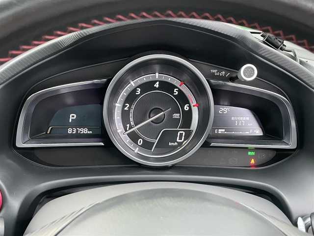 マツダ アクセラ スポーツ XD 香川県 2014(平26)年 8.4万km スノーフレイクホワイトパールマイカ 登録時走行距離：83797km/メーカー純正ナビ/　BT接続/バックカメラ/社外フロントカメラ/サンルーフ/TEIN車高調/柿本マフラー/エアロ/クルーズコントロール/ヘッドアップディスプレイ/リアビークルモニタリング/衝突被害軽減装置/レーンキープアシスト/横滑り防止装置/アイドリングストップ/ETC/レーダー探知機/MTモード付AT/革巻きステアリング/ステアリングスイッチ/パドルシフト/アルミペダル/ハーフレザーシート/シートヒーター/パワーシート/プッシュスタート/スマートキー/スペアキー