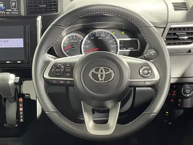 トヨタ ルーミー カスタムG 大阪府 2023(令5)年 1.3万km ターコイズブルーマイカメタリック 純正9incナビ(フルセグ/DVD再生/Bluetooth) 360カメラ 後席モニター ETC 両側パワースライドドア シートヒーター 衝突軽減 レーダークルコン クリアランスソナー ドラレコ