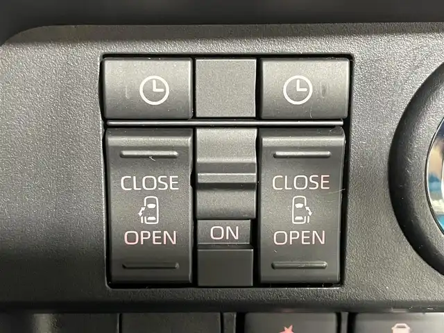 トヨタ ルーミー カスタムG 大阪府 2023(令5)年 1.3万km ターコイズブルーマイカメタリック 純正9incナビ(フルセグ/DVD再生/Bluetooth) 360カメラ 後席モニター ETC 両側パワースライドドア シートヒーター 衝突軽減 レーダークルコン クリアランスソナー ドラレコ