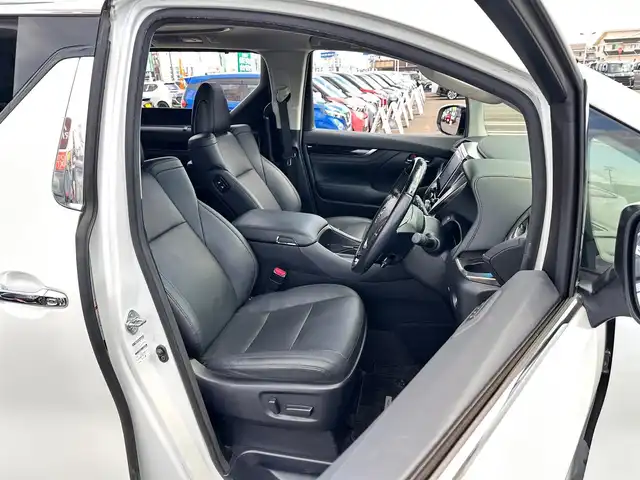 トヨタ アルファード S Cパッケージ 宮城県 2022(令4)年 5.2万km ホワイトパールクリスタルシャイン ツインムーンルーフ/＝＝＝/モデリスタフロントスポイラー/セーフティセンス/・プリクラッシュセーフティ/・レーントレーシングアシスト/・アダプティブハイビームシステム/・ロードサインアシスト/・レーダークルーズコントロール（全車速追従機能付）/パーキングサポートブレーキ（前後方静止物）/純正12インチフリップダウンモニター/9インチディスプレイオーディオ/・ナビ付/・CD/DVDデッキ/・Bluetooth/・フルセグTV/・AppleCarPlay/AndroidAuto/バックカメラ/ビルトインETC2.0/ドライブレコーダー/AC100V/100Wアクセサリーコンセント/パワーバックドア/両側パワースライドドア/ブラック合皮シート/パワーシート（運転席メモリー機能付）/シートヒーター/ベンチレーション/ステアヒーター/ウッドコンビステアリング/電動パーキングブレーキ/ブレーキホールド/3眼LEDヘッドランプ/フォグランプ/オートライト/スマートキー2本/純正18インチAW/純正フロアマット/W/サイド/カーテンエアバッグ