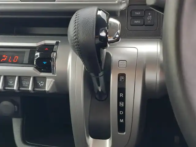 スズキ クロスビー HYBRID MZ 東京都 2020(令2)年 5.5万km キャラバンアイボリーパールメタリック/ブラック 2トーンルーフ 純正ナビ/・Bluetooth/・フルセグテレビ/・CD/DVD/アラウンドビューモニター/デュアルセンサーブレーキサポート/クルーズコントロール/純正アルミホイール/フロントフォグランプ/ビルトインETC/純正フロアマット/シートヒーター/LEDヘッドライト/プッシュスタート/新車保証書/取扱説明書/ドライブレコーダー/コーナーセンサー/キーレスエントリー