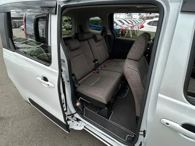トヨタ シエンタ ハイブリッド Z 宮城県 2024(令6)年 0.7万km プラチナホワイトパールマイカ トヨタチームメイト/・アドバンストパーク/・パーキングサポートブレーキ（周囲静止物/後方歩行者）/・パノラミックビューモニター（床下透過表示機能付）/コンフォートパッケージ/・IRカット機能付ガラス/・ステアリングヒーター/・シートヒーター（運転席/助手席）/アクセサリーコンセント/寒冷地仕様/＝＝＝/セーフティセンス/・プリクラッシュセーフティ/・レーントレーシングアシスト/・レーンディパーチャーアラート/・レーダークルーズコントロール（停止保持機能有）/・アダプティブハイビームシステム/・ロードサインアシスト/・ドライバー異常時対応システム/・プロアクティブドライビングアシスト/・発進遅れ告知機能/パーキングサポートブレーキ（前後方静止物/後方接近車両）/ブラインドスポットモニター/ディスプレイオーディオプラス/・コネクティッドナビ対応10.5インチディスプレイ/・AppleCarPlay/AndroidAuto/・Bluetooth/・地デジTV/ドライブレコーダー/ETC車載機/ハンズフリーパワースライドドア（両側）