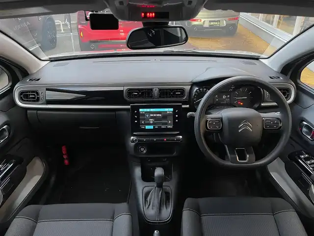 シトロエン シトロエン Ｃ３ フィール 山梨県 2021(令3)年 3万km ベージュ 後期　/Ａカープレイ　　/Ｂソナー　/ＬＥＤ　/ディスプレイオーディオ　/Ａライト　/Ａハイビーム　/ＬＤＷ　/衝突軽減Ｂ　/クルコン　/ＥＴＣ　/前後ドラレコ　/スマートキー