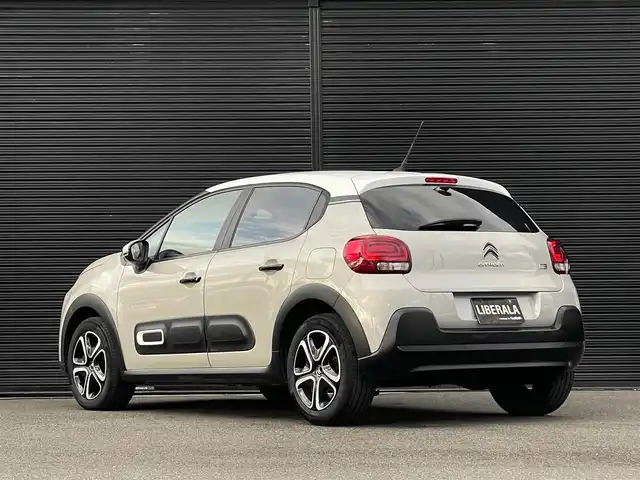 シトロエン シトロエン Ｃ３ フィール 山梨県 2021(令3)年 3万km ベージュ 後期　/Ａカープレイ　　/Ｂソナー　/ＬＥＤ　/ディスプレイオーディオ　/Ａライト　/Ａハイビーム　/ＬＤＷ　/衝突軽減Ｂ　/クルコン　/ＥＴＣ　/前後ドラレコ　/スマートキー