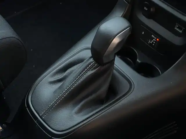 シトロエン シトロエン Ｃ３ フィール 山梨県 2021(令3)年 3万km ベージュ 後期　/Ａカープレイ　　/Ｂソナー　/ＬＥＤ　/ディスプレイオーディオ　/Ａライト　/Ａハイビーム　/ＬＤＷ　/衝突軽減Ｂ　/クルコン　/ＥＴＣ　/前後ドラレコ　/スマートキー