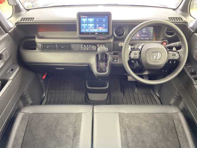 ホンダ Ｎ ＢＯＸ カスタム ターボ 道央・札幌 2025(令7)年 0.1万km メテオロイドグレーメタリック ・４WD  /  ホンダセンシング/・8インチ純正ディスプレイオーディオ/・BT.USB.AppleCarPlay.AndroidAuto/・バックカメラ/・両側パワースライドドア/・ハーフレザーシート/前席シートヒーター/・革巻きステアリング/・パーキングブレーキスイッチ/・ブレーキホールド/・LEDヘッドライト/・オートライト/オートマチックハイビーム/・プッシュスタート/スマートキー/・電動格納ミラー/オートリトラミラー