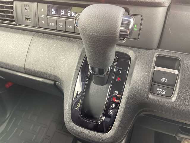 ホンダ Ｎ ＢＯＸ カスタム ターボ 道央・札幌 2025(令7)年 0.1万km メテオロイドグレーメタリック ・４WD  /  ホンダセンシング/・8インチ純正ディスプレイオーディオ/・BT.USB.AppleCarPlay.AndroidAuto/・バックカメラ/・両側パワースライドドア/・ハーフレザーシート/前席シートヒーター/・革巻きステアリング/・パーキングブレーキスイッチ/・ブレーキホールド/・LEDヘッドライト/・オートライト/オートマチックハイビーム/・プッシュスタート/スマートキー/・電動格納ミラー/オートリトラミラー