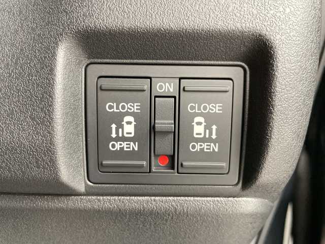 ホンダ Ｎ ＢＯＸ カスタム ターボ 道央・札幌 2025(令7)年 0.1万km メテオロイドグレーメタリック ・４WD  /  ホンダセンシング/・8インチ純正ディスプレイオーディオ/・BT.USB.AppleCarPlay.AndroidAuto/・バックカメラ/・両側パワースライドドア/・ハーフレザーシート/前席シートヒーター/・革巻きステアリング/・パーキングブレーキスイッチ/・ブレーキホールド/・LEDヘッドライト/・オートライト/オートマチックハイビーム/・プッシュスタート/スマートキー/・電動格納ミラー/オートリトラミラー