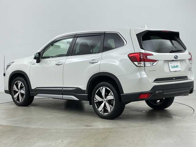 スバル フォレスター ハイブリッド アドバンス 道央・札幌 2021(令3)年 3.6万km クリスタルホワイトP ・ワンオーナー/・4WD/・社外ナビ&CD&DVD&BT&TV/・バックカメラ/・アイサイト/・パワーバックドア/・レザーシート/・前席シートヒーター/・前席パワーシート/・ステアリングヒーター/・ドアミラーヒーター/・デジタルインナーミラー/・純正前後ドライブレコーダー/・LEDヘッドライト/・オートライト/・スマートキー/・スペアキー