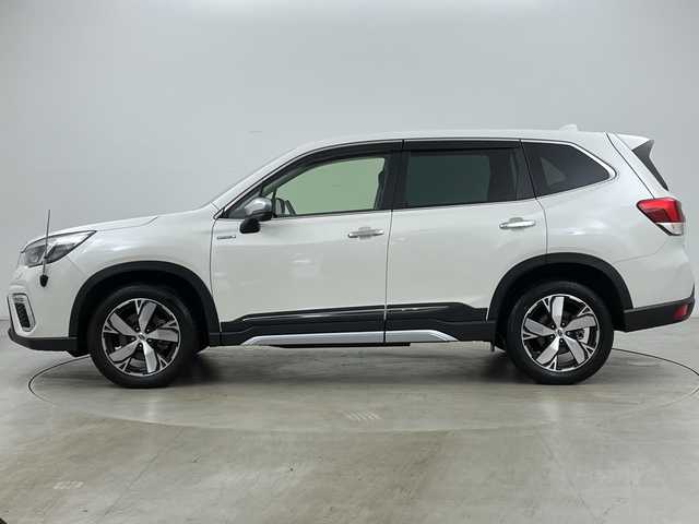 スバル フォレスター ハイブリッド アドバンス 道央・札幌 2021(令3)年 3.6万km クリスタルホワイトP ・ワンオーナー/・4WD/・社外ナビ&CD&DVD&BT&TV/・バックカメラ/・アイサイト/・パワーバックドア/・レザーシート/・前席シートヒーター/・前席パワーシート/・ステアリングヒーター/・ドアミラーヒーター/・デジタルインナーミラー/・純正前後ドライブレコーダー/・LEDヘッドライト/・オートライト/・スマートキー/・スペアキー