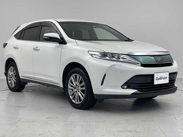 トヨタ ハリアー プレミアム 茨城県 2018(平30)年 7.5万km ホワイトパールクリスタルシャイン １０型ナビ　フルセグＴＶ　バックモニター　衝突軽減ブレーキ　電動リアゲート　ビルドインＥＴＣ　茶革シート　ＬＥＤヘッドライト　フォグランプ　純正１８インチアルミホイール　追従クルコン　横滑り防止装置