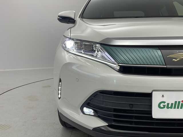 トヨタ ハリアー プレミアム 茨城県 2018(平30)年 7.5万km ホワイトパールクリスタルシャイン １０型ナビ　フルセグＴＶ　バックモニター　衝突軽減ブレーキ　電動リアゲート　ビルドインＥＴＣ　茶革シート　ＬＥＤヘッドライト　フォグランプ　純正１８インチアルミホイール　追従クルコン　横滑り防止装置