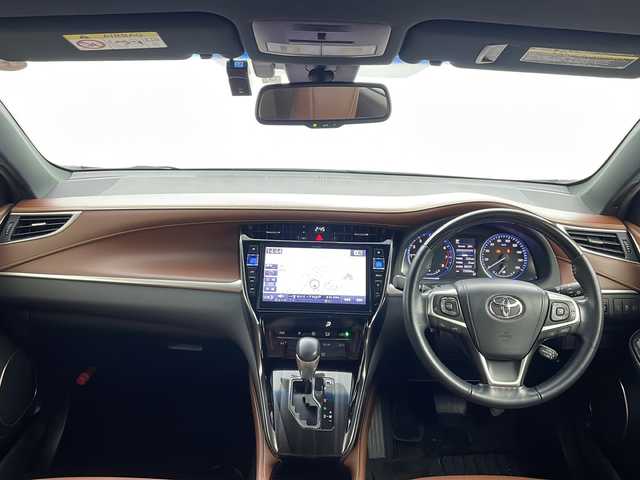 トヨタ ハリアー プレミアム 茨城県 2018(平30)年 7.5万km ホワイトパールクリスタルシャイン １０型ナビ　フルセグＴＶ　バックモニター　衝突軽減ブレーキ　電動リアゲート　ビルドインＥＴＣ　茶革シート　ＬＥＤヘッドライト　フォグランプ　純正１８インチアルミホイール　追従クルコン　横滑り防止装置