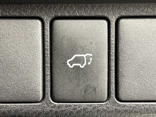 トヨタ ハリアー プレミアム 茨城県 2018(平30)年 7.5万km ホワイトパールクリスタルシャイン １０型ナビ　フルセグＴＶ　バックモニター　衝突軽減ブレーキ　電動リアゲート　ビルドインＥＴＣ　茶革シート　ＬＥＤヘッドライト　フォグランプ　純正１８インチアルミホイール　追従クルコン　横滑り防止装置