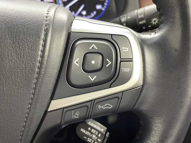 トヨタ ハリアー プレミアム 茨城県 2018(平30)年 7.5万km ホワイトパールクリスタルシャイン １０型ナビ　フルセグＴＶ　バックモニター　衝突軽減ブレーキ　電動リアゲート　ビルドインＥＴＣ　茶革シート　ＬＥＤヘッドライト　フォグランプ　純正１８インチアルミホイール　追従クルコン　横滑り防止装置