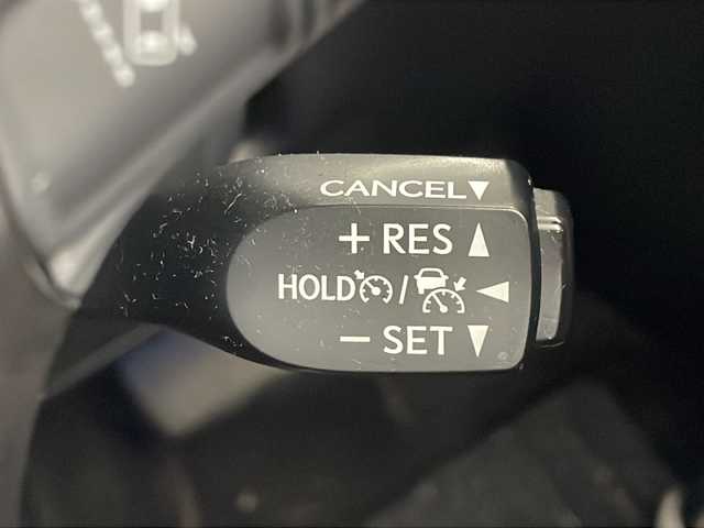 トヨタ ハリアー プレミアム 茨城県 2018(平30)年 7.5万km ホワイトパールクリスタルシャイン １０型ナビ　フルセグＴＶ　バックモニター　衝突軽減ブレーキ　電動リアゲート　ビルドインＥＴＣ　茶革シート　ＬＥＤヘッドライト　フォグランプ　純正１８インチアルミホイール　追従クルコン　横滑り防止装置