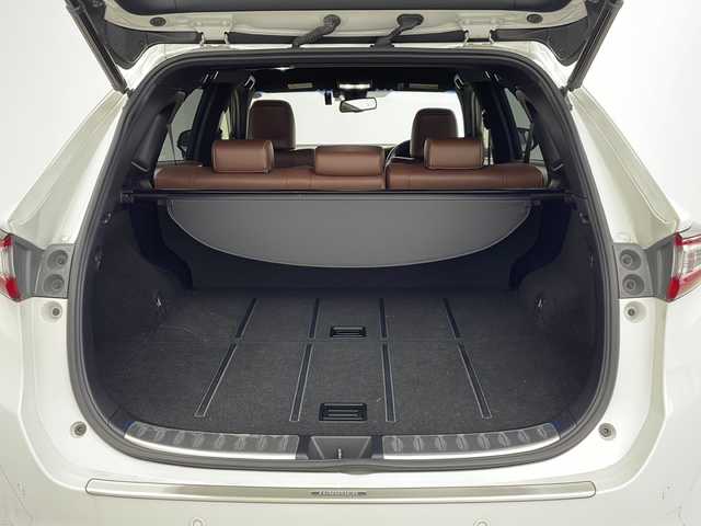 トヨタ ハリアー プレミアム 茨城県 2018(平30)年 7.5万km ホワイトパールクリスタルシャイン １０型ナビ　フルセグＴＶ　バックモニター　衝突軽減ブレーキ　電動リアゲート　ビルドインＥＴＣ　茶革シート　ＬＥＤヘッドライト　フォグランプ　純正１８インチアルミホイール　追従クルコン　横滑り防止装置