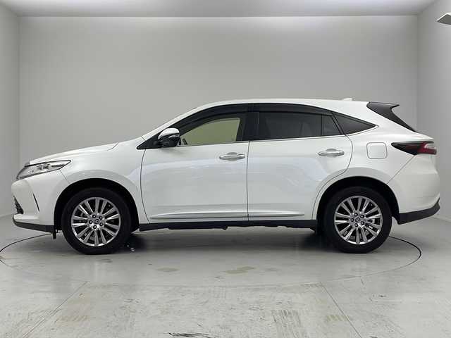 トヨタ ハリアー プレミアム 茨城県 2018(平30)年 7.5万km ホワイトパールクリスタルシャイン １０型ナビ　フルセグＴＶ　バックモニター　衝突軽減ブレーキ　電動リアゲート　ビルドインＥＴＣ　茶革シート　ＬＥＤヘッドライト　フォグランプ　純正１８インチアルミホイール　追従クルコン　横滑り防止装置