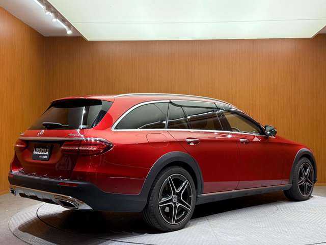 メルセデス・ベンツ Ｍ・ベンツ Ｅ２２０ｄ 4マチック オールテレイン 千葉県 2021(令3)年 4.3万km ヒヤシンスレッド エクスクルーシブＰＫＧ　/パノラマＳＲ　/黒革　/Ｂｕｒｍｅｓｔｅｒサウンド　/ＡＣＣ　/ＨＵＤ　/ナビ　/ＴＶ　/３６０°ＣａｒＰｌａｙ　/シートヒーター　/ベンチレーション　/ＲＳＰ　/１オーナー　/ＥＴＣ　/ドラレコ
