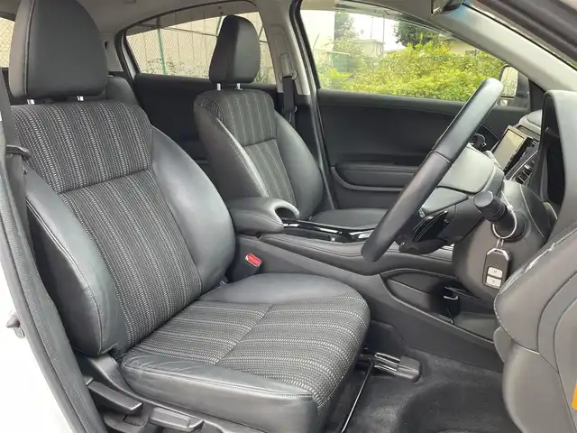 ホンダ ヴェゼル ハイブリッド Z ホンダセンシング 東京都 2018(平30)年 7.3万km ホワイトオーキッドパール ホンダセンシング　/・衝突軽減ブレーキ　/・誤発進抑制機能　/・ＡＣＣ　/・ＬＫＡＳ　/・先行車発進　/運転席助手席シートヒーター　/ハーフレザーシート　/ワンオーナー　/ＥＴＣ　/バックカメラ　/コンフォートビューパッケージ