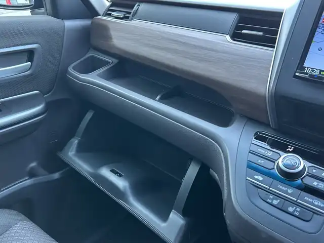 ホンダ フリード G 神奈川県 2022(令4)年 2.2万km クリスタルブラックパール KENWOOD８型SDナビゲーション/AM FM フルセグ Bluetooth HDMI USB　IPod/バックカメラ/両側パワースライドドア/ホンダセンシング/アダプティブクルーズコントロール/シートヒーター/ETC/ドライブレコーダー/フロアマット/スマートキー/スペアキー/LEDヘッドライト/オートライト/レーンキープアシスト/ドアバイザー/アイドリングストップ/横滑り防止装置