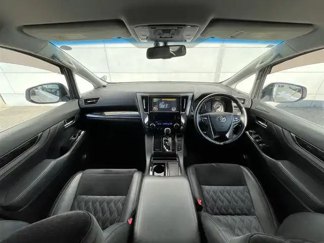 トヨタ ヴェルファイア Z Gエディション 千葉県 2016(平28)年 11.1万km ホワイトパールクリスタルシャイン ユーザー買取車両/純正フリップダウンモニター/純正9インチナビ/・フルセグ/BT/DVD/CD/バックカメラ/ステアリングスイッチ/MTモード/クルーズコントロール/両側パワースライドドア/ハーフレザーシート/パワーシート(D/N席)/D席3メモリシート/ステアリングヒーター/LEDヘッドライト/オートライト/フォグライト/スマートキー/プッシュスタート/純正フロアマット/純正18インチAW