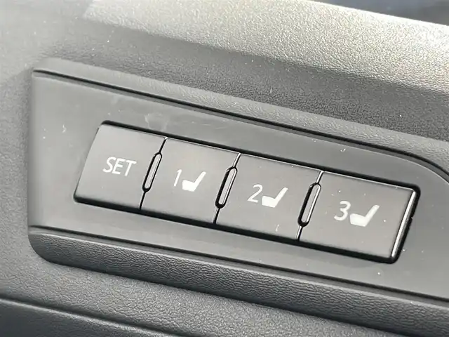 トヨタ ヴェルファイア Z Gエディション 千葉県 2016(平28)年 11.1万km ホワイトパールクリスタルシャイン ユーザー買取車両/純正フリップダウンモニター/純正9インチナビ/・フルセグ/BT/DVD/CD/バックカメラ/ステアリングスイッチ/MTモード/クルーズコントロール/両側パワースライドドア/ハーフレザーシート/パワーシート(D/N席)/D席3メモリシート/ステアリングヒーター/LEDヘッドライト/オートライト/フォグライト/スマートキー/プッシュスタート/純正フロアマット/純正18インチAW