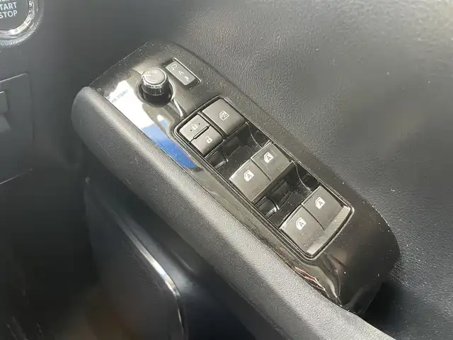 トヨタ ヴェルファイア Z Gエディション 千葉県 2016(平28)年 11.1万km ホワイトパールクリスタルシャイン ユーザー買取車両/純正フリップダウンモニター/純正9インチナビ/・フルセグ/BT/DVD/CD/バックカメラ/ステアリングスイッチ/MTモード/クルーズコントロール/両側パワースライドドア/ハーフレザーシート/パワーシート(D/N席)/D席3メモリシート/ステアリングヒーター/LEDヘッドライト/オートライト/フォグライト/スマートキー/プッシュスタート/純正フロアマット/純正18インチAW