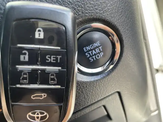 トヨタ ヴェルファイア Z Gエディション 千葉県 2016(平28)年 11.1万km ホワイトパールクリスタルシャイン ユーザー買取車両/純正フリップダウンモニター/純正9インチナビ/・フルセグ/BT/DVD/CD/バックカメラ/ステアリングスイッチ/MTモード/クルーズコントロール/両側パワースライドドア/ハーフレザーシート/パワーシート(D/N席)/D席3メモリシート/ステアリングヒーター/LEDヘッドライト/オートライト/フォグライト/スマートキー/プッシュスタート/純正フロアマット/純正18インチAW