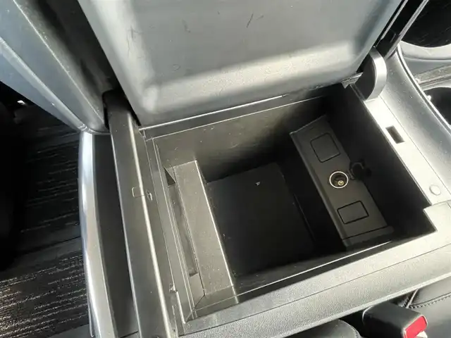 トヨタ ヴェルファイア Z Gエディション 千葉県 2016(平28)年 11.1万km ホワイトパールクリスタルシャイン ユーザー買取車両/純正フリップダウンモニター/純正9インチナビ/・フルセグ/BT/DVD/CD/バックカメラ/ステアリングスイッチ/MTモード/クルーズコントロール/両側パワースライドドア/ハーフレザーシート/パワーシート(D/N席)/D席3メモリシート/ステアリングヒーター/LEDヘッドライト/オートライト/フォグライト/スマートキー/プッシュスタート/純正フロアマット/純正18インチAW