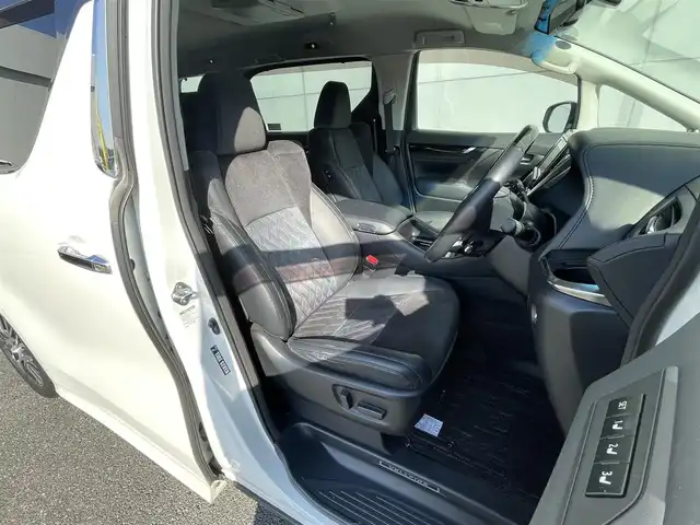 トヨタ ヴェルファイア Z Gエディション 千葉県 2016(平28)年 11.1万km ホワイトパールクリスタルシャイン ユーザー買取車両/純正フリップダウンモニター/純正9インチナビ/・フルセグ/BT/DVD/CD/バックカメラ/ステアリングスイッチ/MTモード/クルーズコントロール/両側パワースライドドア/ハーフレザーシート/パワーシート(D/N席)/D席3メモリシート/ステアリングヒーター/LEDヘッドライト/オートライト/フォグライト/スマートキー/プッシュスタート/純正フロアマット/純正18インチAW