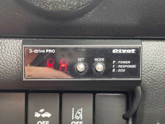 スズキ スイフト スポーツ 茨城県 2019(令1)年 7万km ピュアホワイトP 純正ナビ/(CD/DVD/TV/Bluetooth)/SilkBlazeスポイラー/サブウーファー（ts-wx610a）/スロットルコントローラー（pivot 3-drive pro）/ターボ計（DF19502)/レーダー探知機（AR-W55GA）/社外マフラー（ROSSO MODELLO）/室内LEDライト/xiangshangボンネットダンパー/パドルシフト/全方位カメラ/レーダークルーズコントロール/前後ドライブレコーダー/シートヒーター/レーンキープアシスト/スペアキー/衝突被害軽減ブレーキ/純正17インチアルミホイール