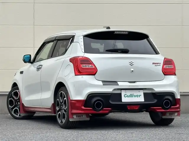スズキ スイフト スポーツ 茨城県 2019(令1)年 7万km ピュアホワイトP 純正ナビ/(CD/DVD/TV/Bluetooth)/SilkBlazeスポイラー/サブウーファー（ts-wx610a）/スロットルコントローラー（pivot 3-drive pro）/ターボ計（DF19502)/レーダー探知機（AR-W55GA）/社外マフラー（ROSSO MODELLO）/室内LEDライト/xiangshangボンネットダンパー/パドルシフト/全方位カメラ/レーダークルーズコントロール/前後ドライブレコーダー/シートヒーター/レーンキープアシスト/スペアキー/衝突被害軽減ブレーキ/純正17インチアルミホイール