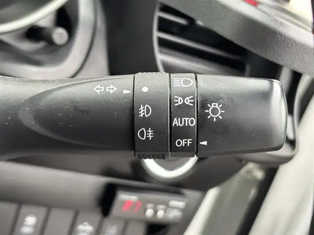 スズキ スイフト スポーツ 茨城県 2019(令1)年 7万km ピュアホワイトP 純正ナビ/(CD/DVD/TV/Bluetooth)/SilkBlazeスポイラー/サブウーファー（ts-wx610a）/スロットルコントローラー（pivot 3-drive pro）/ターボ計（DF19502)/レーダー探知機（AR-W55GA）/社外マフラー（ROSSO MODELLO）/室内LEDライト/xiangshangボンネットダンパー/パドルシフト/全方位カメラ/レーダークルーズコントロール/前後ドライブレコーダー/シートヒーター/レーンキープアシスト/スペアキー/衝突被害軽減ブレーキ/純正17インチアルミホイール