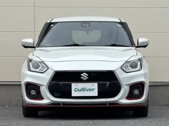 スズキ スイフト スポーツ 茨城県 2019(令1)年 7万km ピュアホワイトP 純正ナビ/(CD/DVD/TV/Bluetooth)/SilkBlazeスポイラー/サブウーファー（ts-wx610a）/スロットルコントローラー（pivot 3-drive pro）/ターボ計（DF19502)/レーダー探知機（AR-W55GA）/社外マフラー（ROSSO MODELLO）/室内LEDライト/xiangshangボンネットダンパー/パドルシフト/全方位カメラ/レーダークルーズコントロール/前後ドライブレコーダー/シートヒーター/レーンキープアシスト/スペアキー/衝突被害軽減ブレーキ/純正17インチアルミホイール