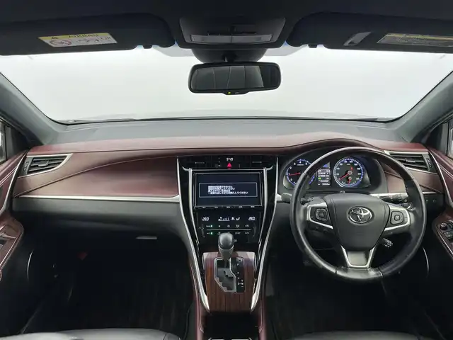 トヨタ ハリアー プレミアム 富山県 2017(平29)年 5.5万km ブラック 純正9型ナビ（AM/FM/DVD/BT/フルセグ）/バックカメラ/ビルトインETC/ハーフレザーシート/D席パワーシート/衝突被害軽減システム/クルーズコントロール/レーンキープアシスト/横滑り防止装置/アイドリングストップ/オートLEDライト/オートマチックハイビーム/フォグライト/純正アルミホイール/純正フロアマット/ウッドコンビステアリング/ステアリングスイッチ/スマートキー