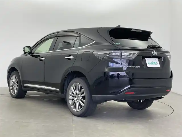 トヨタ ハリアー プレミアム 富山県 2017(平29)年 5.5万km ブラック 純正9型ナビ（AM/FM/DVD/BT/フルセグ）/バックカメラ/ビルトインETC/ハーフレザーシート/D席パワーシート/衝突被害軽減システム/クルーズコントロール/レーンキープアシスト/横滑り防止装置/アイドリングストップ/オートLEDライト/オートマチックハイビーム/フォグライト/純正アルミホイール/純正フロアマット/ウッドコンビステアリング/ステアリングスイッチ/スマートキー