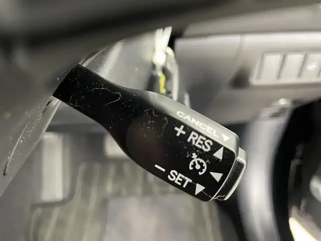 トヨタ ハリアー プレミアム 富山県 2017(平29)年 5.5万km ブラック 純正9型ナビ（AM/FM/DVD/BT/フルセグ）/バックカメラ/ビルトインETC/ハーフレザーシート/D席パワーシート/衝突被害軽減システム/クルーズコントロール/レーンキープアシスト/横滑り防止装置/アイドリングストップ/オートLEDライト/オートマチックハイビーム/フォグライト/純正アルミホイール/純正フロアマット/ウッドコンビステアリング/ステアリングスイッチ/スマートキー