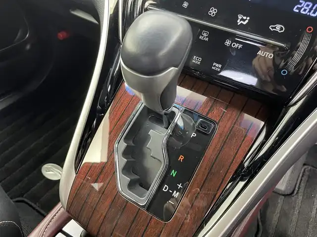 トヨタ ハリアー プレミアム 富山県 2017(平29)年 5.5万km ブラック 純正9型ナビ（AM/FM/DVD/BT/フルセグ）/バックカメラ/ビルトインETC/ハーフレザーシート/D席パワーシート/衝突被害軽減システム/クルーズコントロール/レーンキープアシスト/横滑り防止装置/アイドリングストップ/オートLEDライト/オートマチックハイビーム/フォグライト/純正アルミホイール/純正フロアマット/ウッドコンビステアリング/ステアリングスイッチ/スマートキー