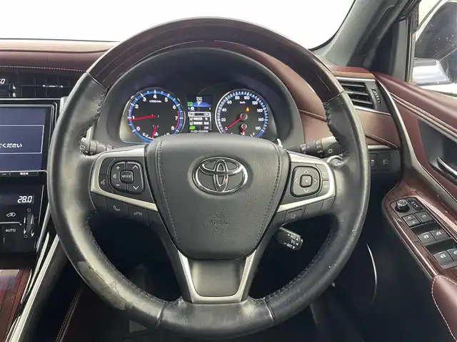 トヨタ ハリアー プレミアム 富山県 2017(平29)年 5.5万km ブラック 純正9型ナビ（AM/FM/DVD/BT/フルセグ）/バックカメラ/ビルトインETC/ハーフレザーシート/D席パワーシート/衝突被害軽減システム/クルーズコントロール/レーンキープアシスト/横滑り防止装置/アイドリングストップ/オートLEDライト/オートマチックハイビーム/フォグライト/純正アルミホイール/純正フロアマット/ウッドコンビステアリング/ステアリングスイッチ/スマートキー