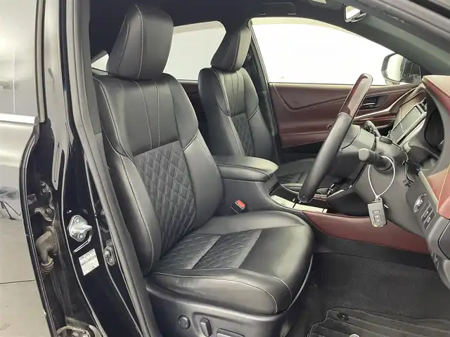 トヨタ ハリアー プレミアム 富山県 2017(平29)年 5.5万km ブラック 純正9型ナビ（AM/FM/DVD/BT/フルセグ）/バックカメラ/ビルトインETC/ハーフレザーシート/D席パワーシート/衝突被害軽減システム/クルーズコントロール/レーンキープアシスト/横滑り防止装置/アイドリングストップ/オートLEDライト/オートマチックハイビーム/フォグライト/純正アルミホイール/純正フロアマット/ウッドコンビステアリング/ステアリングスイッチ/スマートキー